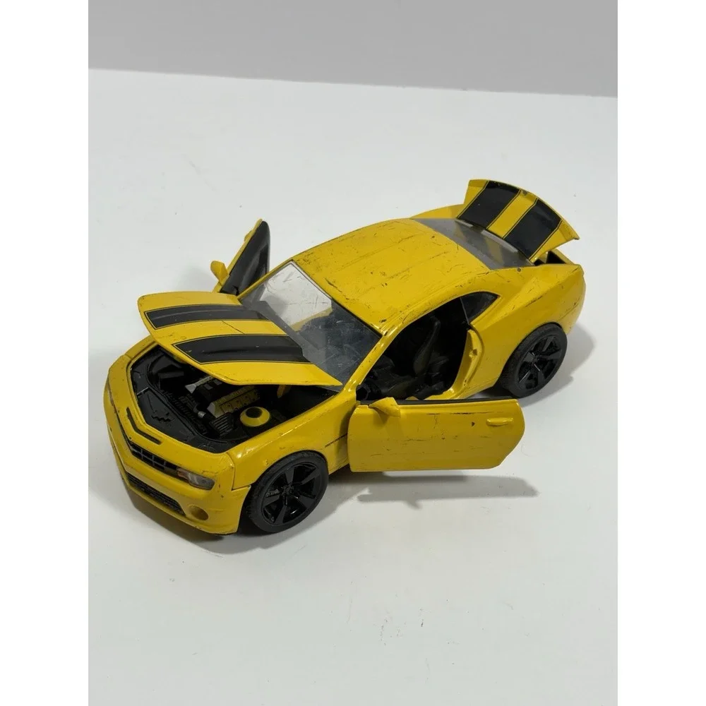 2010 Chevy Camaro SS Yellow in 1/24 Scale by Jada